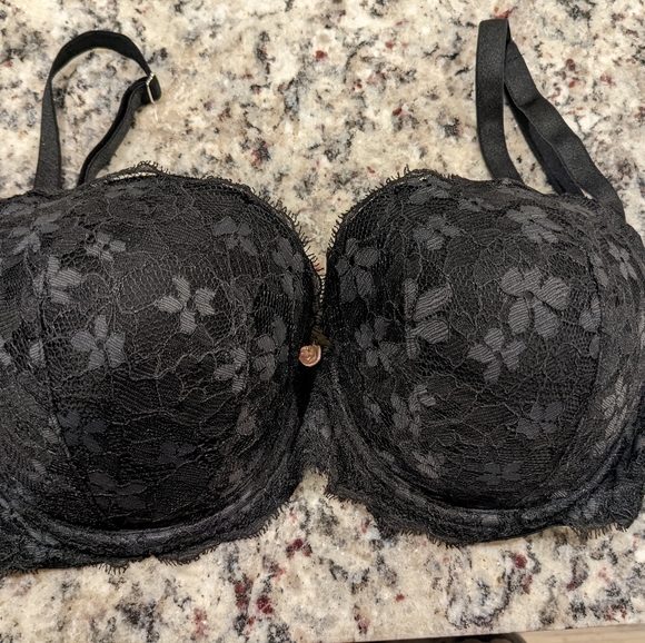 Black Victoria secret bra in 34DDD. - Picture 2 of 3